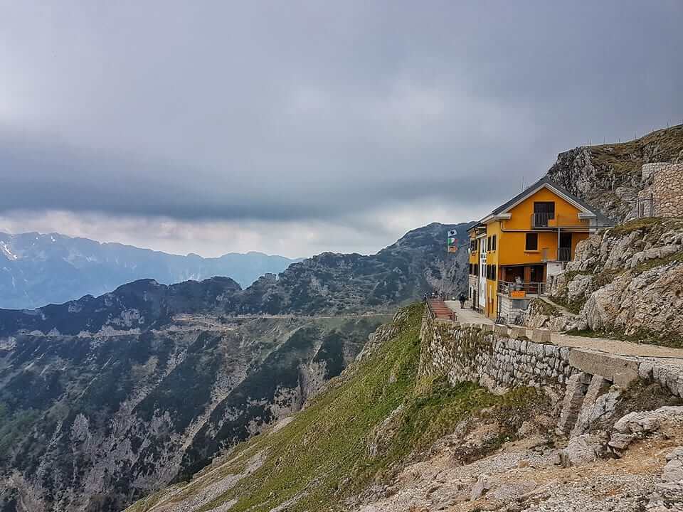 trekking semplici da fare in veneto: La strada degli Eroi: rifugio Achille Papa