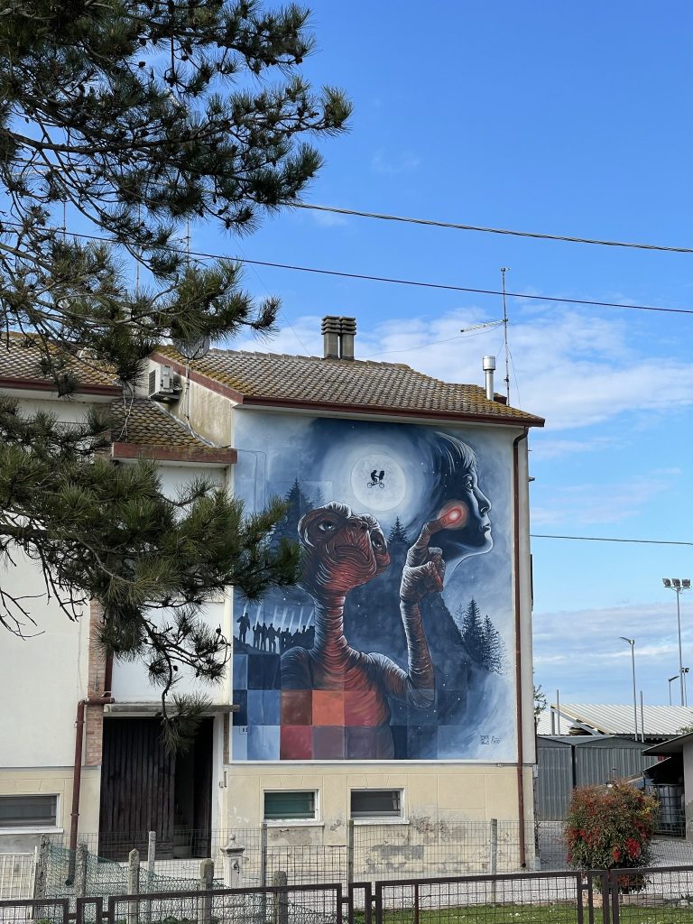 street art ferrara - murales ET a Gherardi Villaggio del Cinema