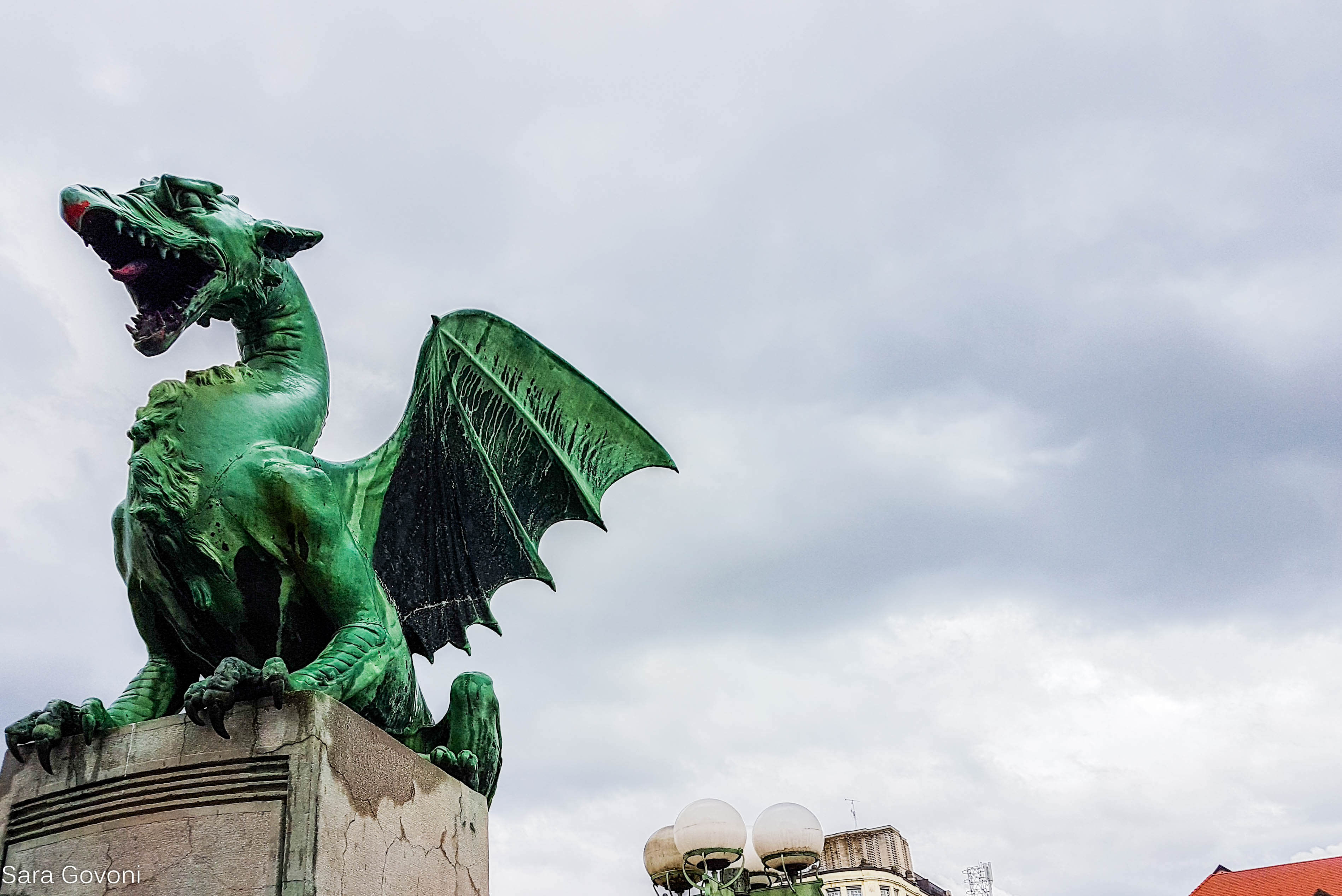 Il Drago verde simbolo di Lubiana con le fauci aperte