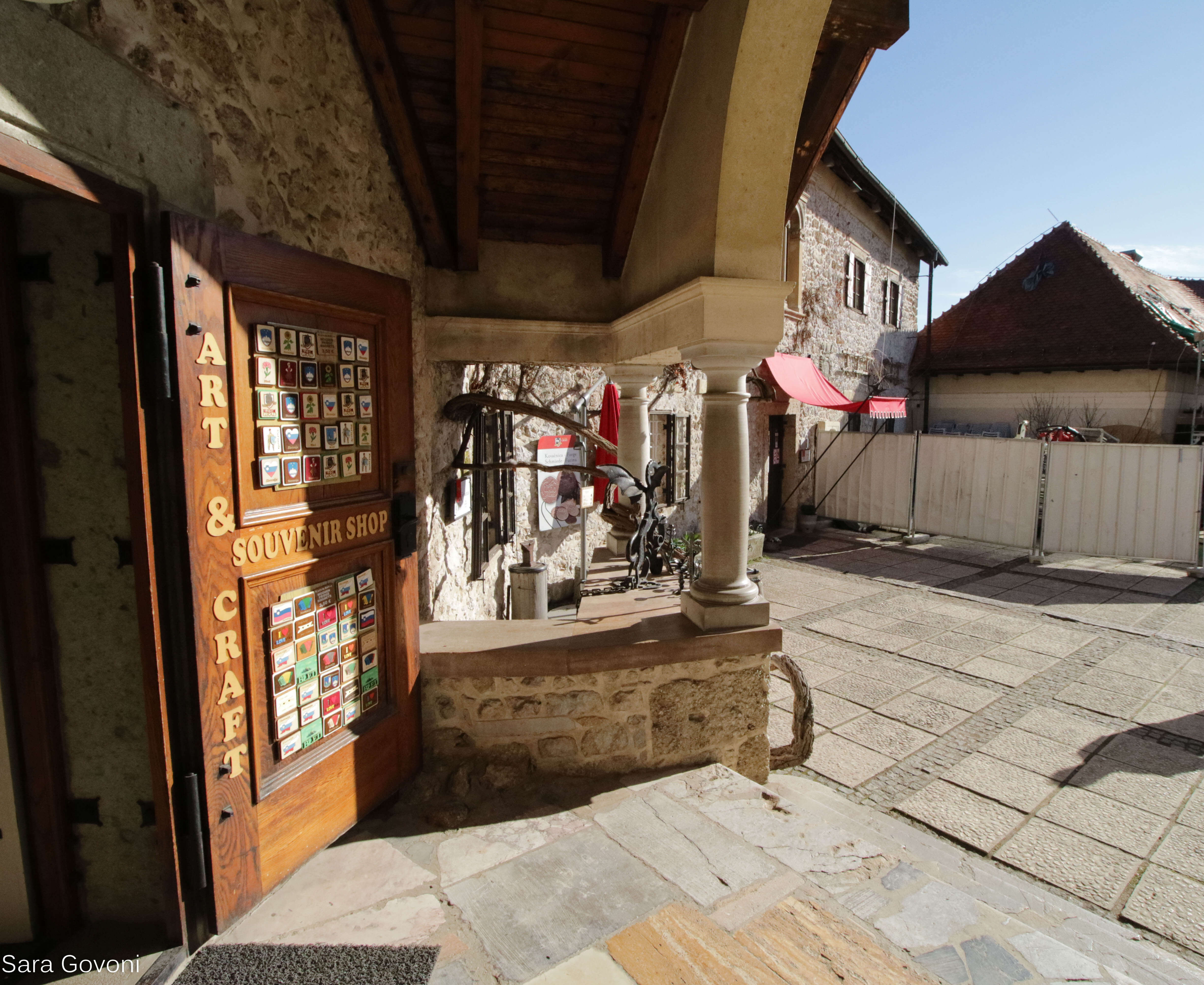 dentro al castello di Bled e il bookshop