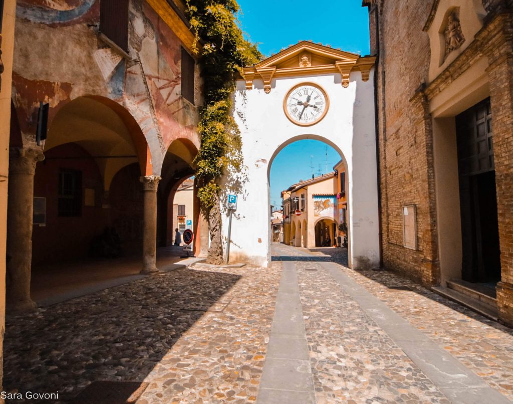 Visitare Dozza: il borgo del muro dipinto