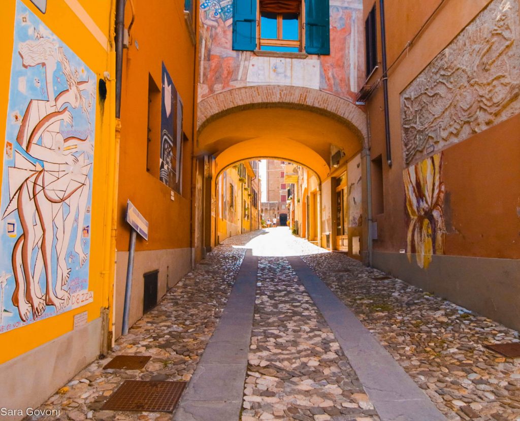 galleri e a cielo aperto in Emilia Romagna - Visitare Dozza: il borgo del muro dipinto
