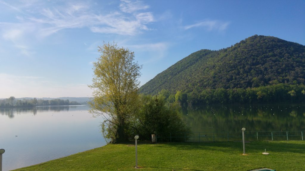 lago di Piediluco vicino alle Marmore