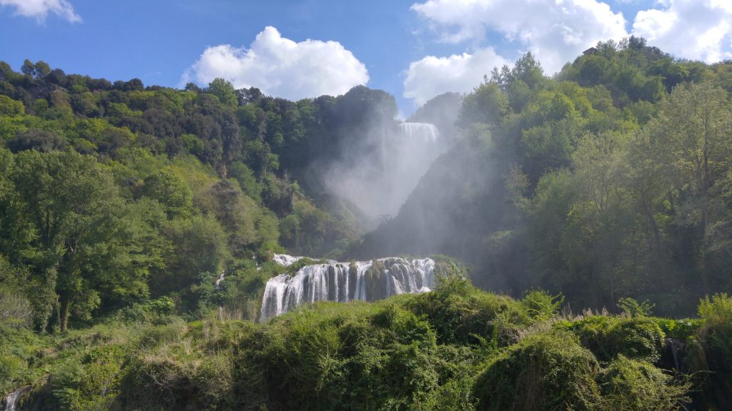 Visitare la cascata delle Marmore: percorso, prezzi e pernottamento