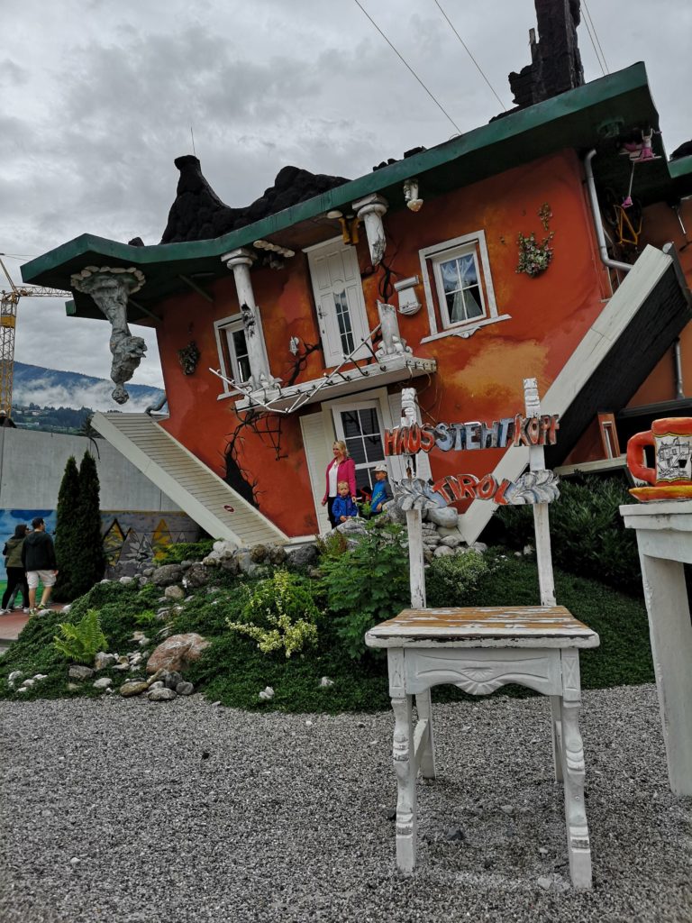 Das Haus steht Kopf: la casa rovesciata di Innsbruck