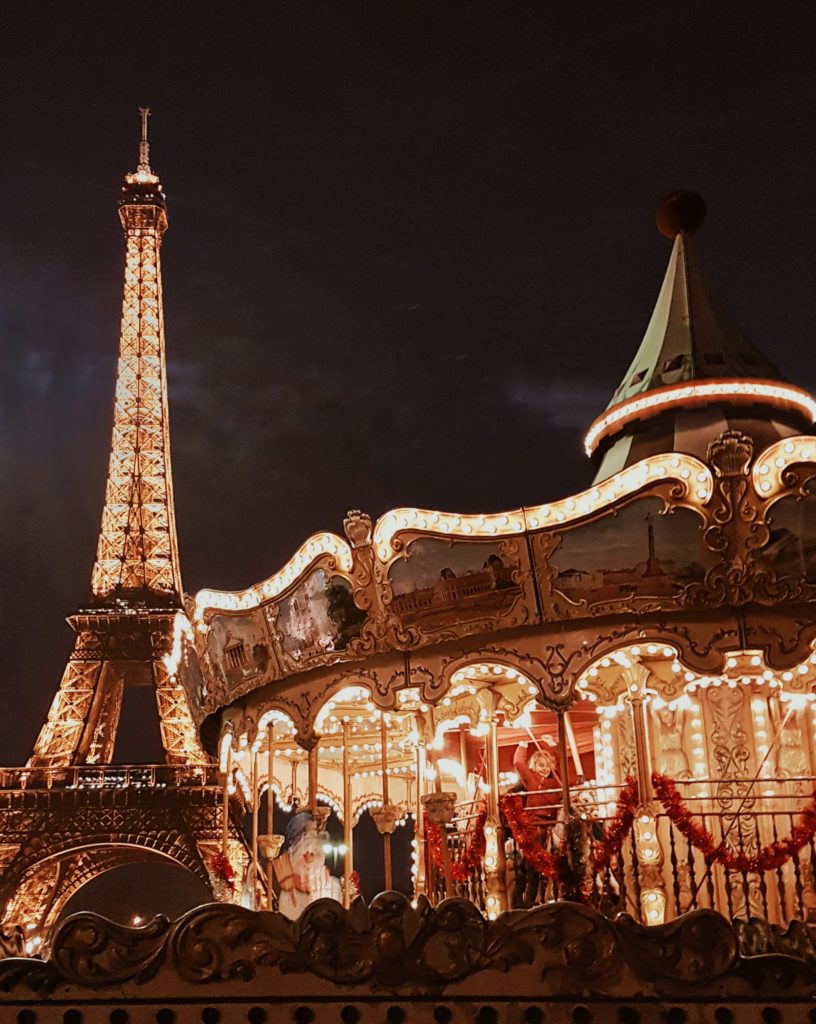 Passare il Natale a Parigi: musei aperti, dove mangiare e tanta atmosfera luccicosa