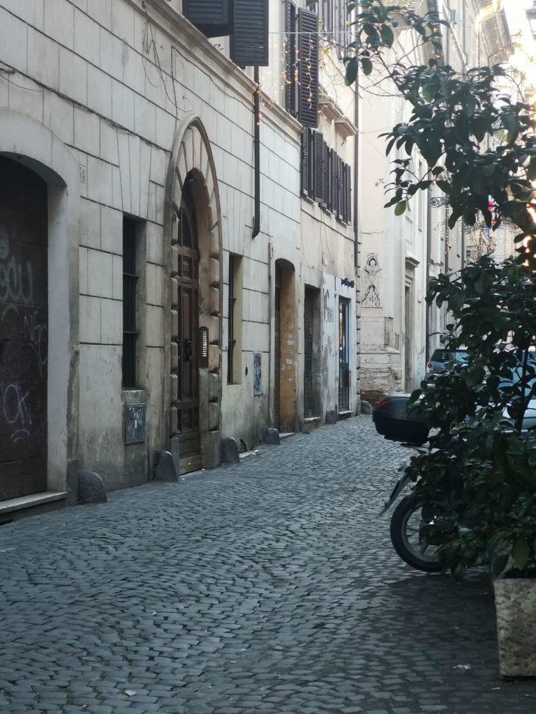 Dove alloggiare a Roma: l’appartamento romano, la sua cucina e il Rione Monti