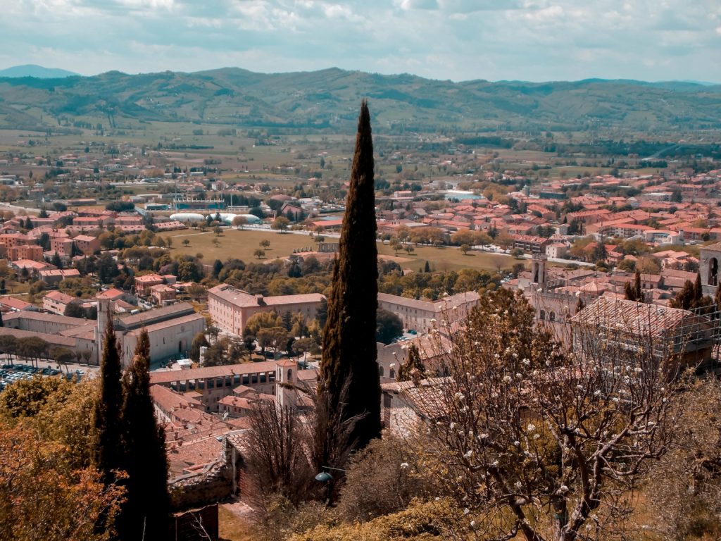 Cosa vedere a Gubbio in un giorno, dove mangiare tipico e smaltire la pancia!