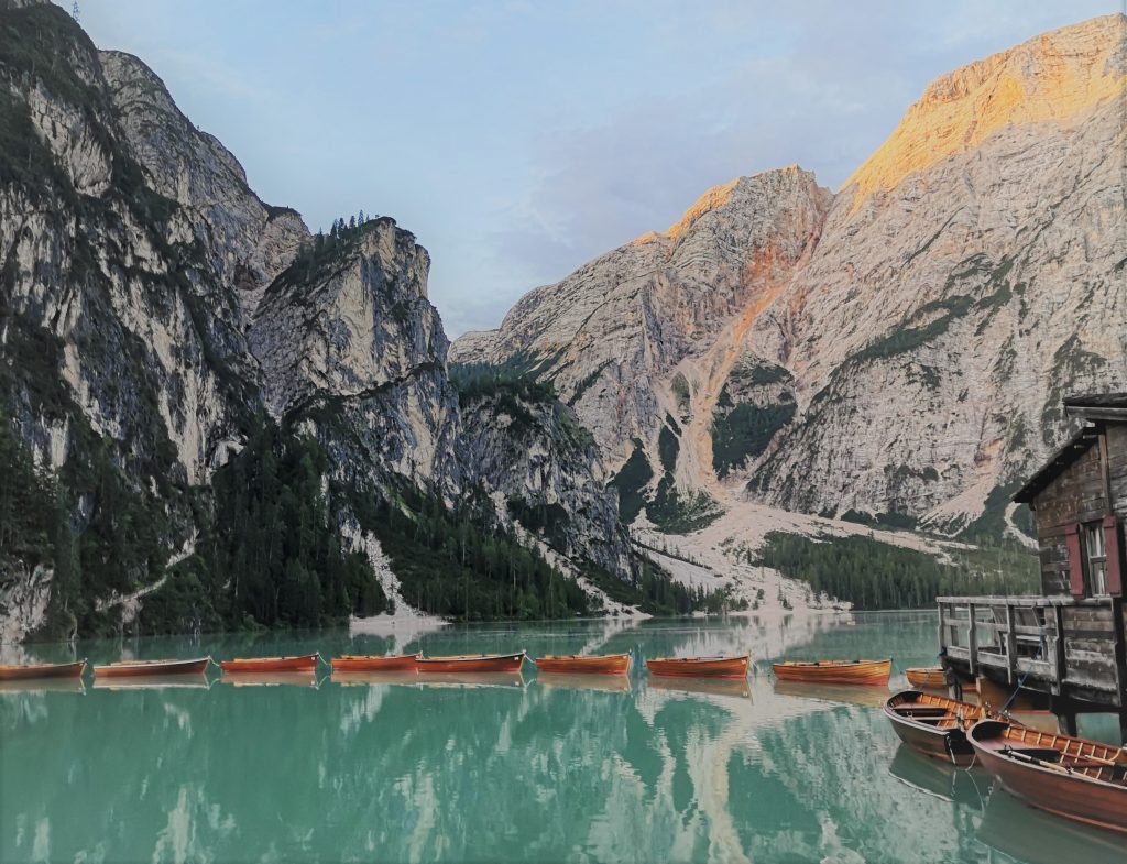 100 cose da fare in Italia prima di morire: Estate al Lago di Braies: i miei trucchi per parcheggiare e godersi la magia del lago!