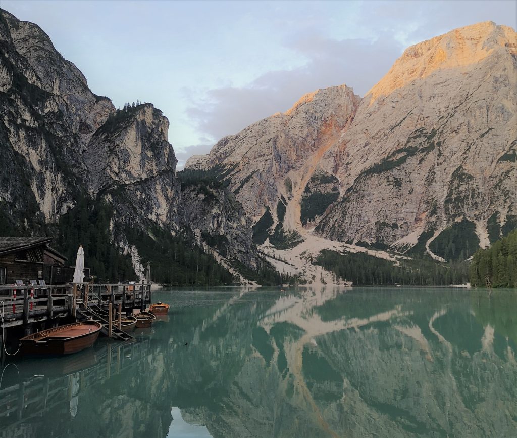 Estate al Lago di Braies: i miei trucchi per parcheggiare e godersi la magia del lago!