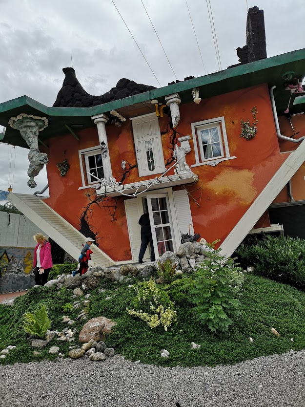 Baviera con i bambini la casa rovesciata di Innsbruck