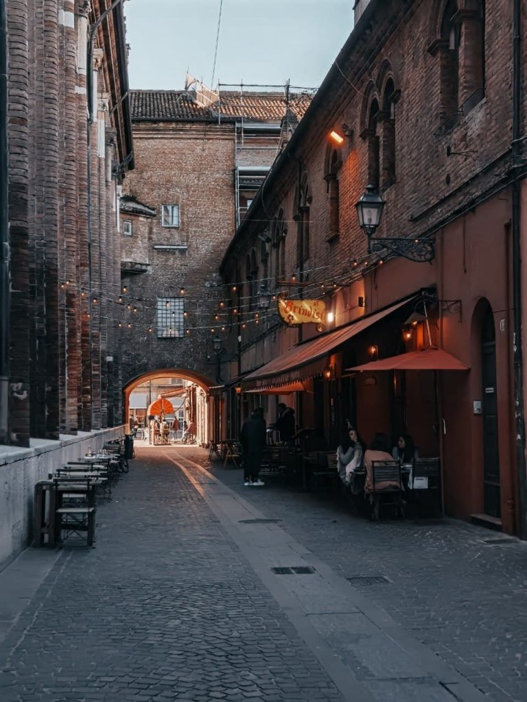 cosa fare a Ferrara: osteria al brindisi