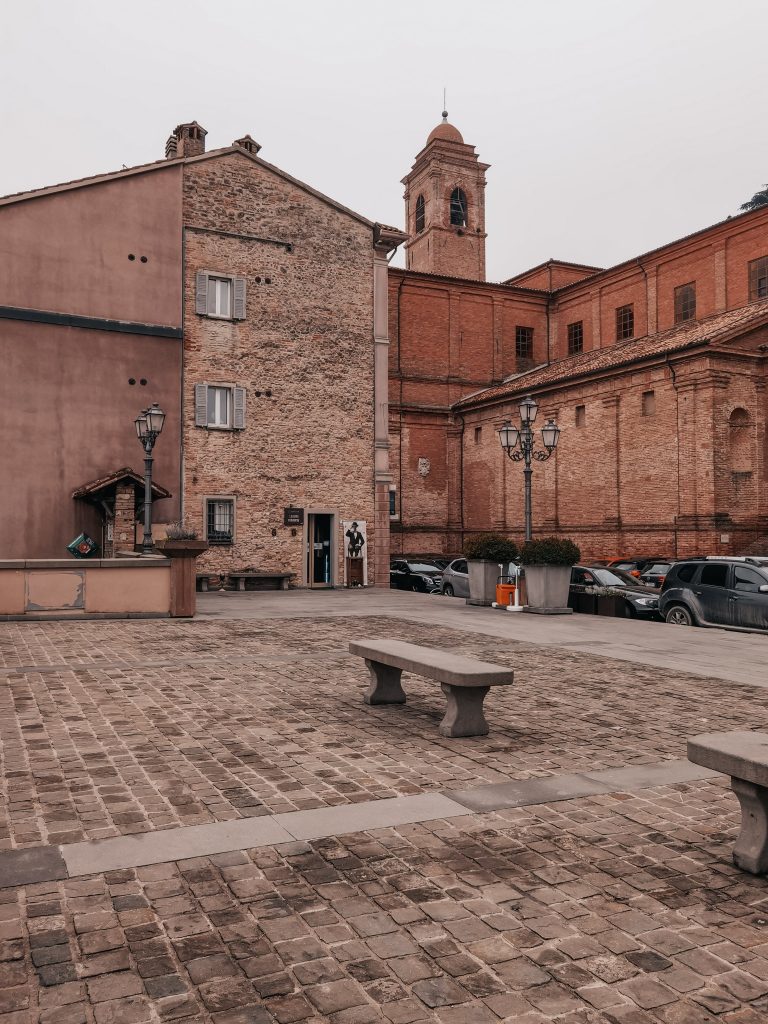 Cosa vedere a Bertinoro la piazza centrale di Bertinoro