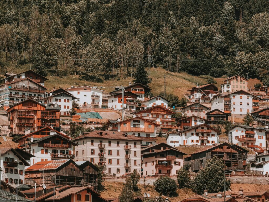 panorama di alleghe dall'alto