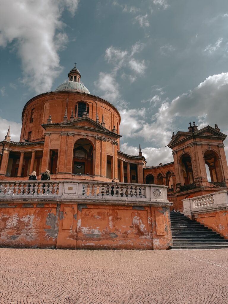 Raggiungere San Luca dalla stazione di Bologna