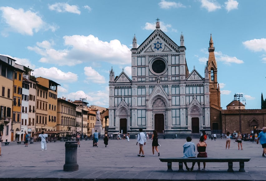 statua di dante a Santa Croce - Itinerario nei luoghi di Dante