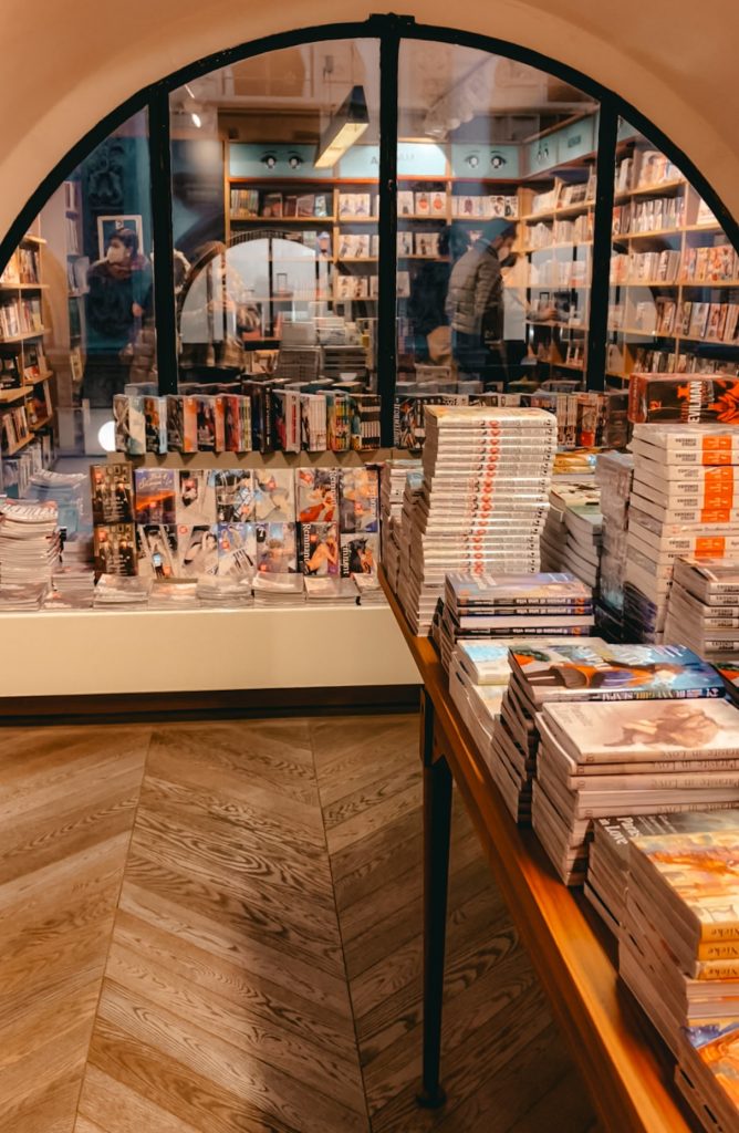 giappone a milano: fumetteria in libreria rizzoli 