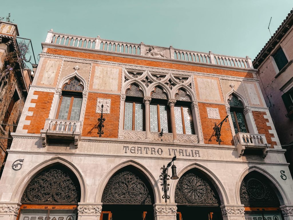 teatro italia supermercato a venezia