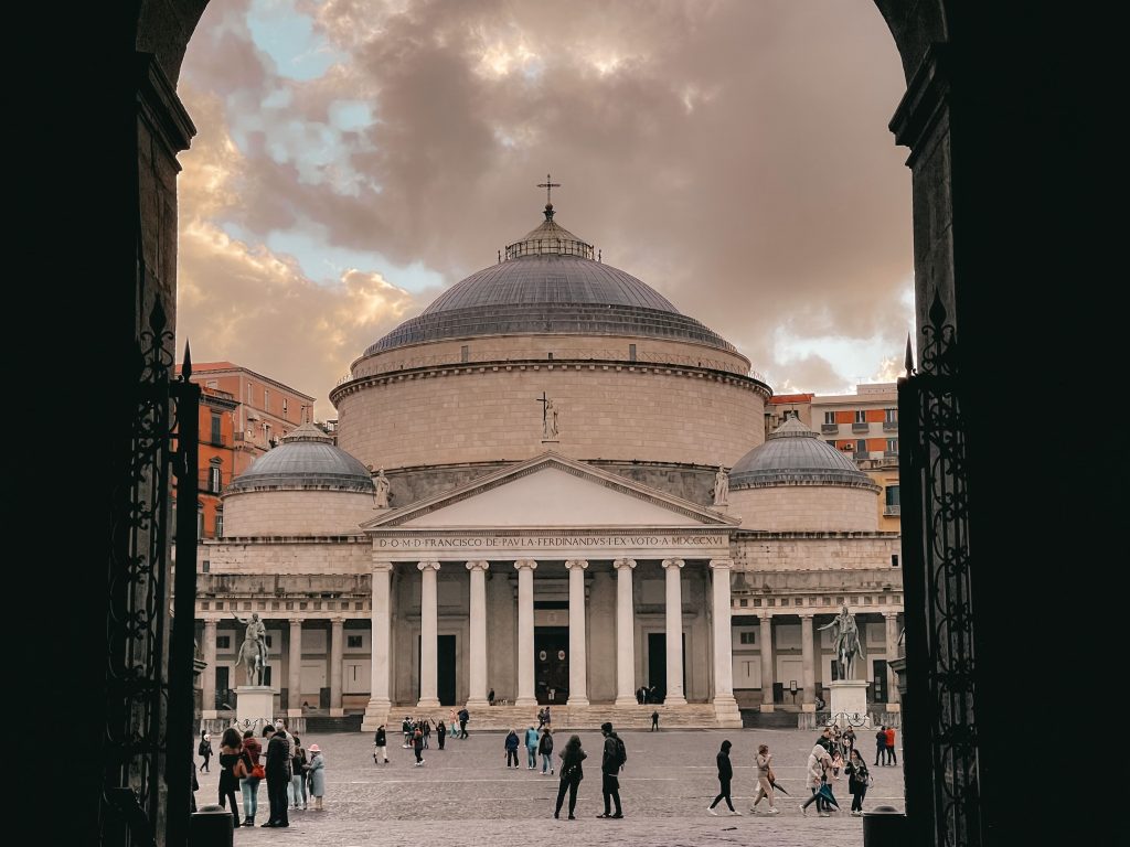 cosa farea Napoli in un weekend: la vista di PIazza Plebiscito