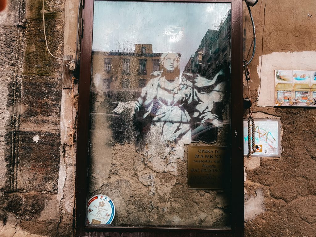 La Madonna di Banksy a Napoli - itinerario nella street art di Napoli