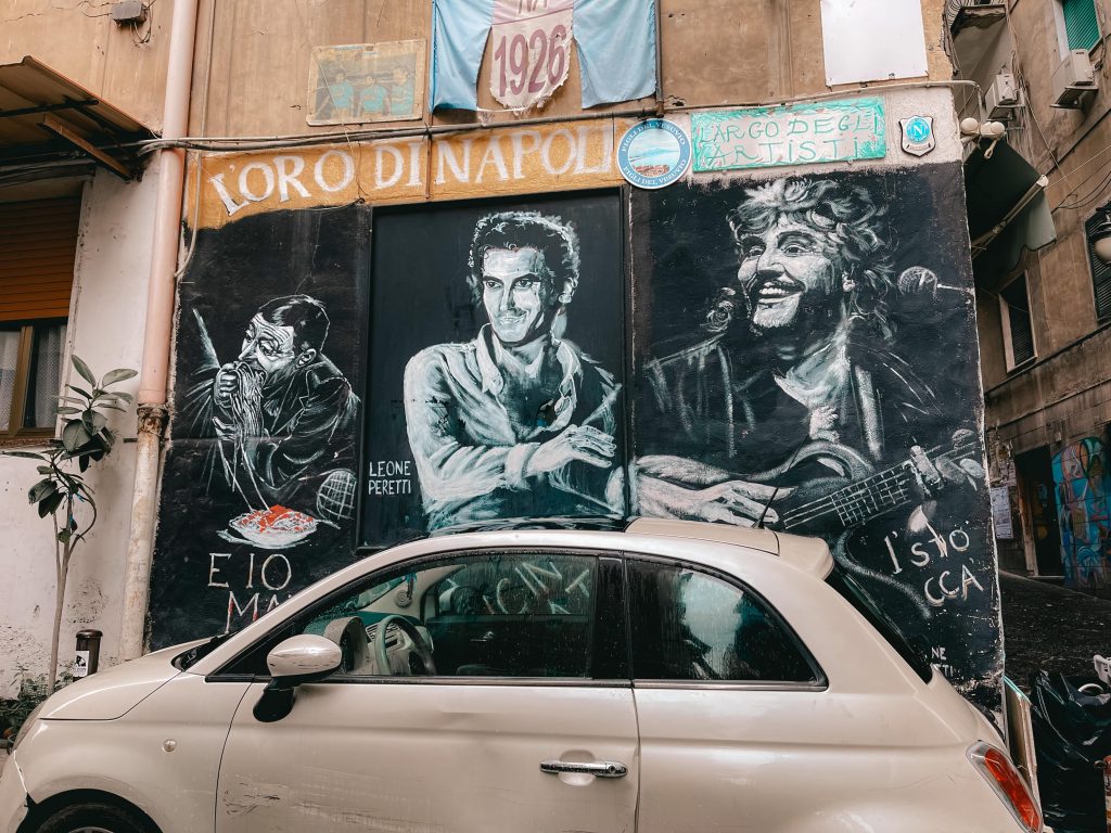 murales dedicato agli artisti di napoli nei quartieri spagnoli