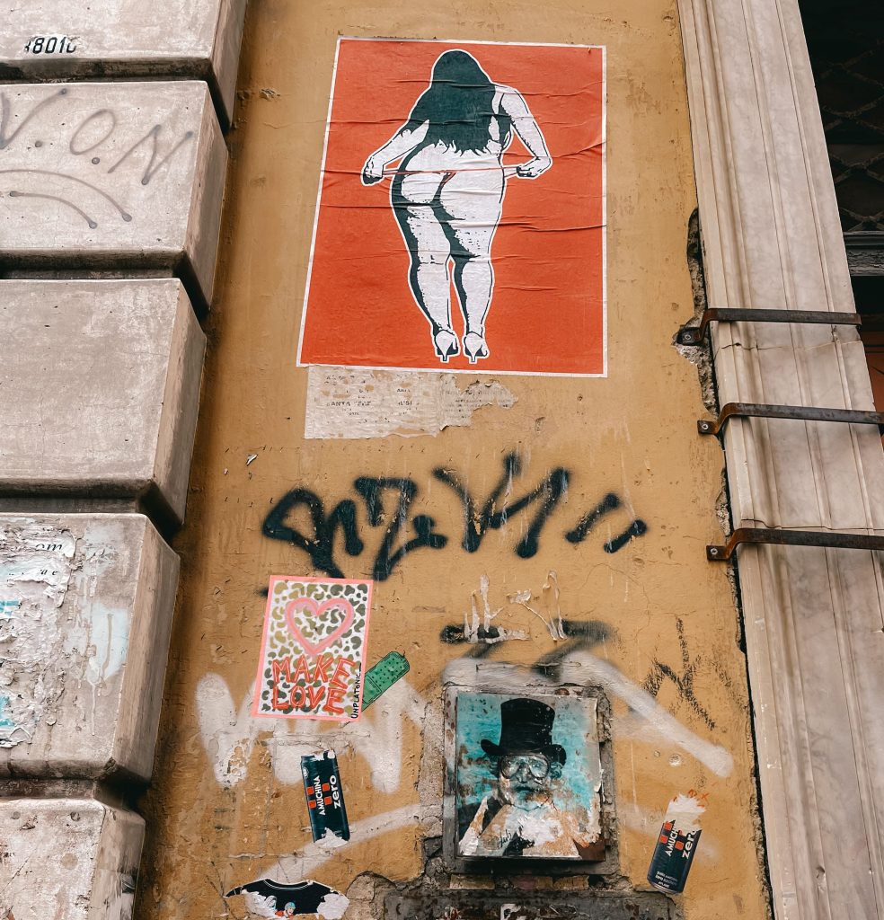 sticker art a Napoli Itinerario nella street art di Napoli