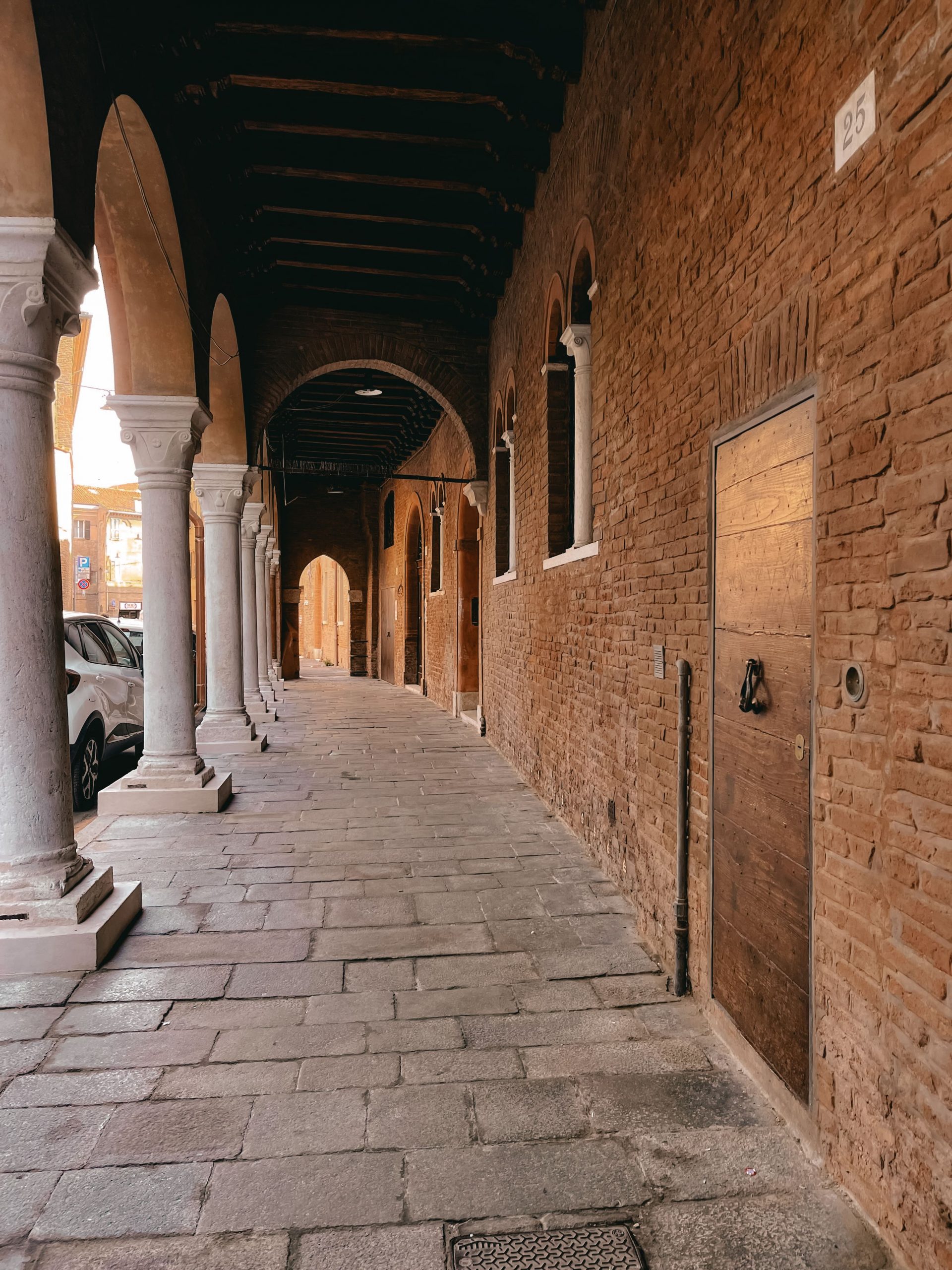 via giuoco del pallone in Ariosto a Ferrara- magna domus