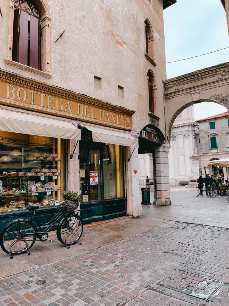 la bottega del pane, nonché scorcio fotografico perfetto a Bassano