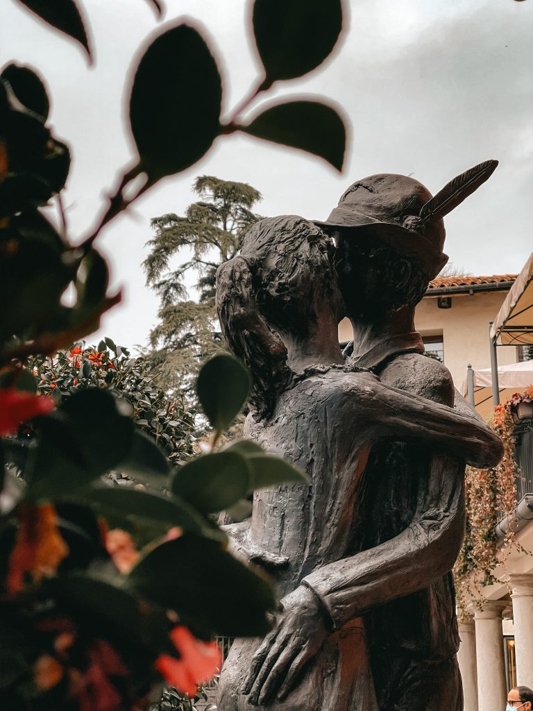 cosa vedere a Bassano del Grappa: statua alpino