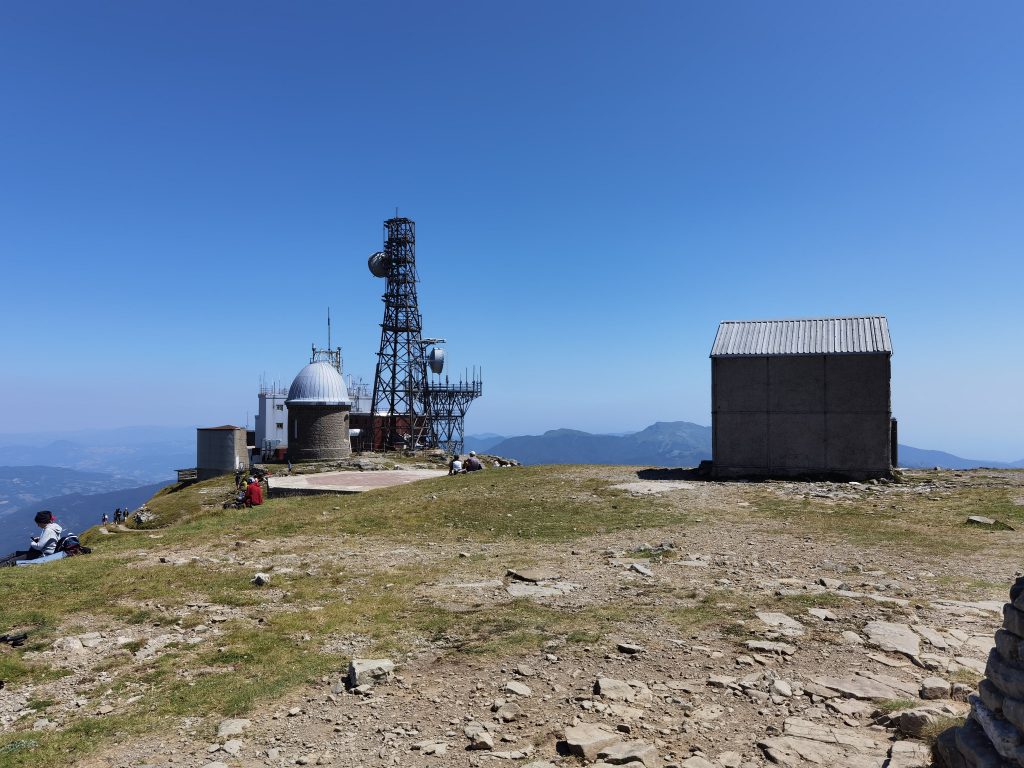 la stazione metereologica sulla cima del cimone