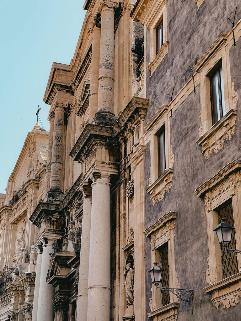 palazzo barocco in via crociferi a catania