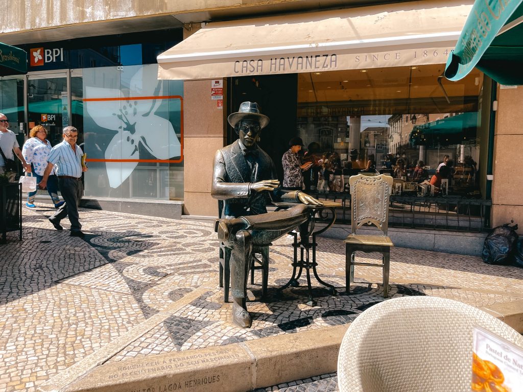 bere un caffè con Pessosa