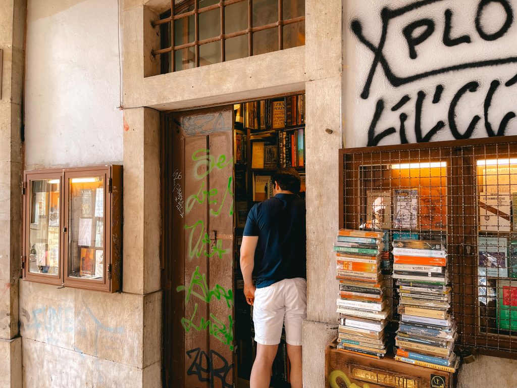 Cosa vedere a Lisbona in tre giorni: tra le librerie più antiche del mondo