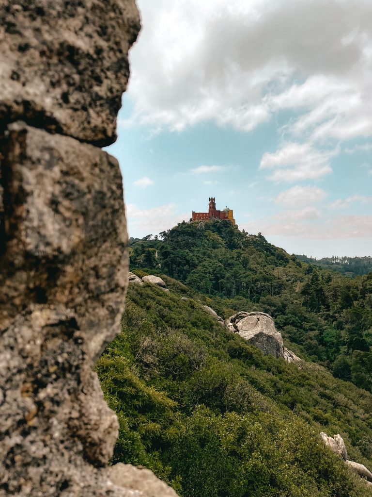 panorama della natura e del palazzo da pena