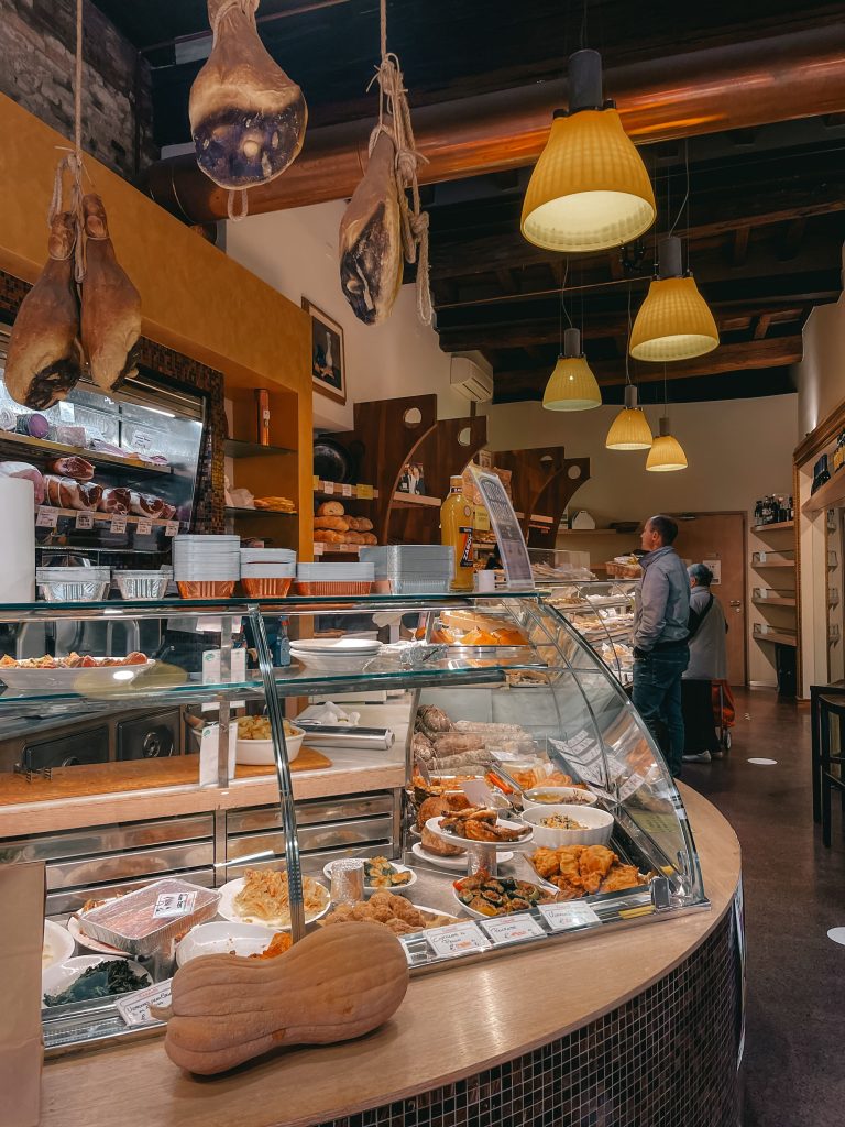 botteghe storiche di Ferrara: panificio cappelli