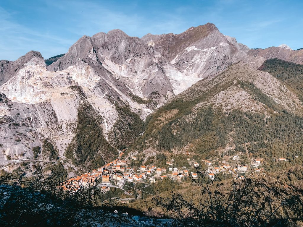 colonnata vista dal sentiero per raggiungere il David