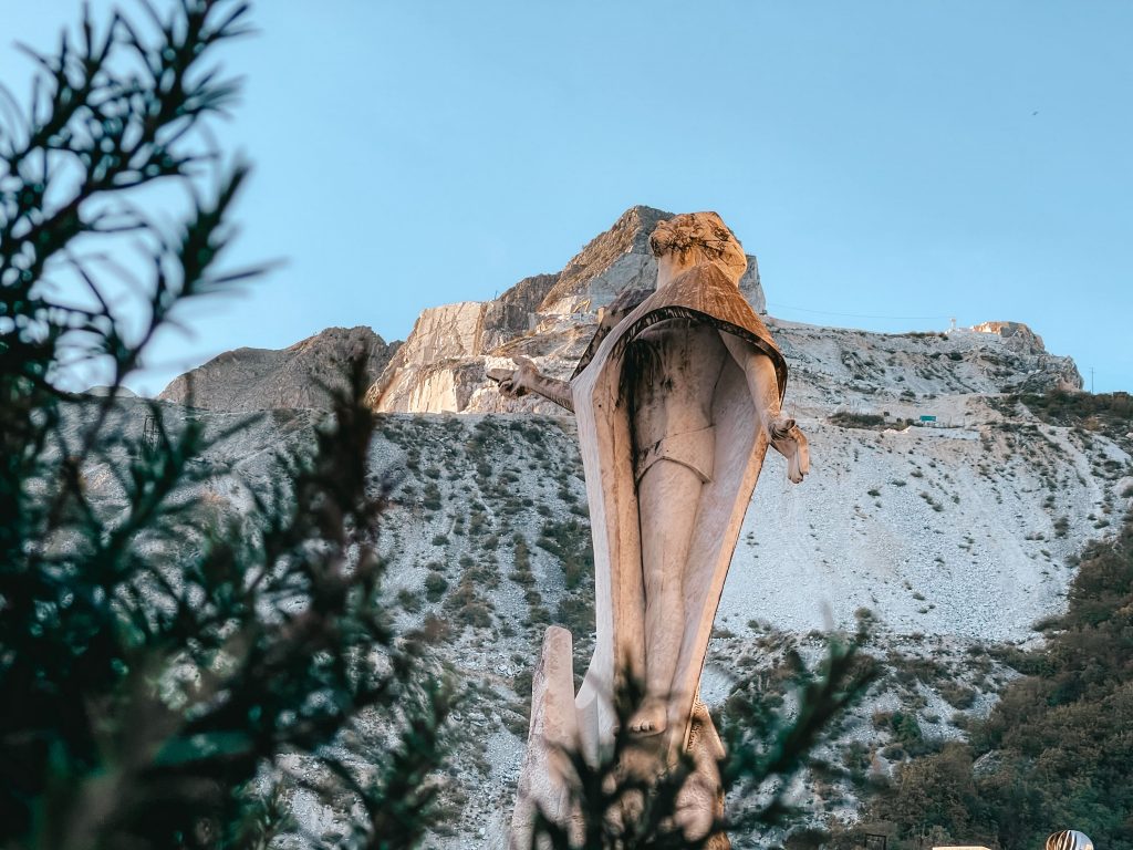 monumento al cavatore - Il David di Kobra nelle Alpi Apuane: come raggiungerlo e tutte le informazioni utili