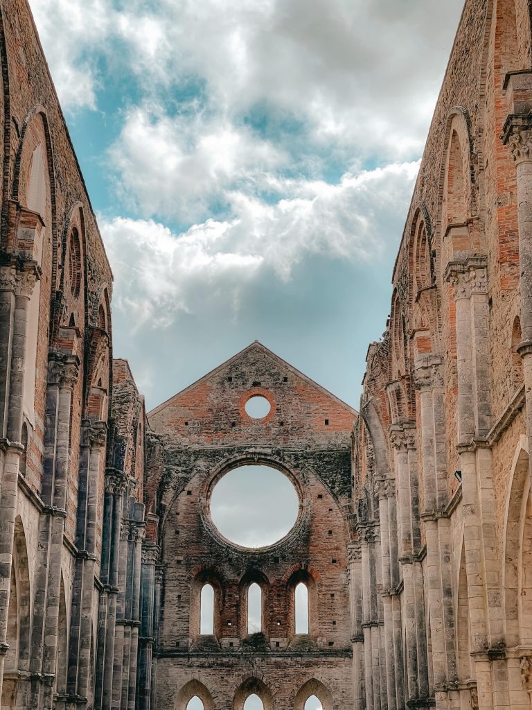 Toscana Insolita - l'abbazia di San Galgano