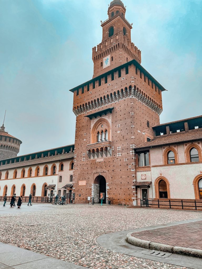 Nella Milano Medievale: castello sforzesco