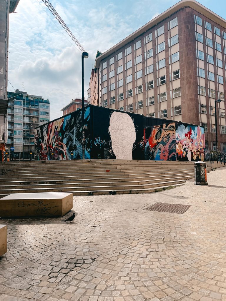 murales in via largo caduti del lavoro a bologna