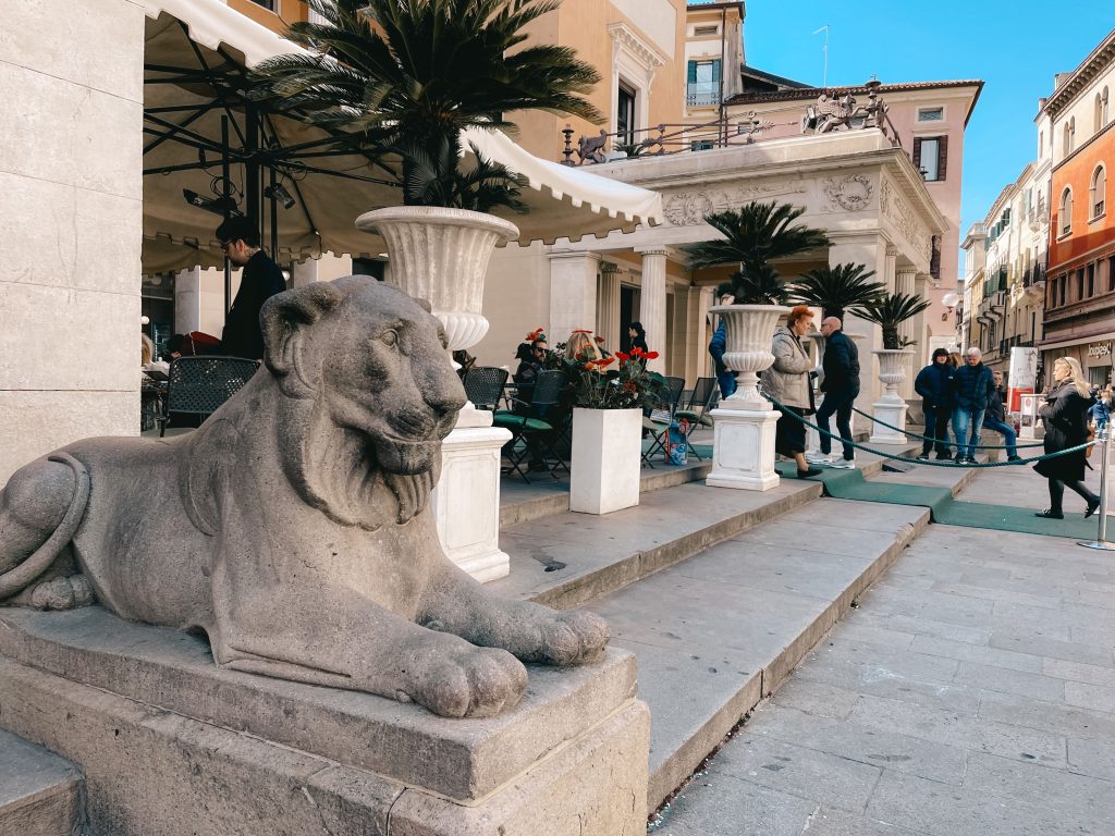 ingresso del Caffè Pedrocchi - cosa fare a padova in un giorno