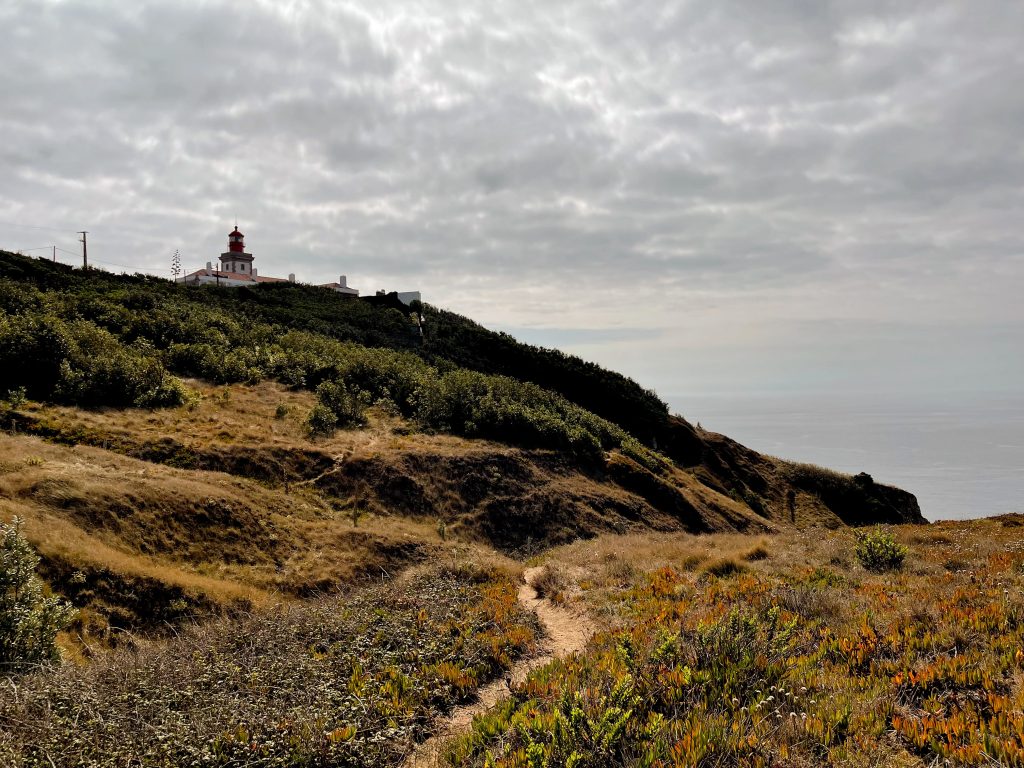 faro di cabo da roca e sentieri lungo la scogliera