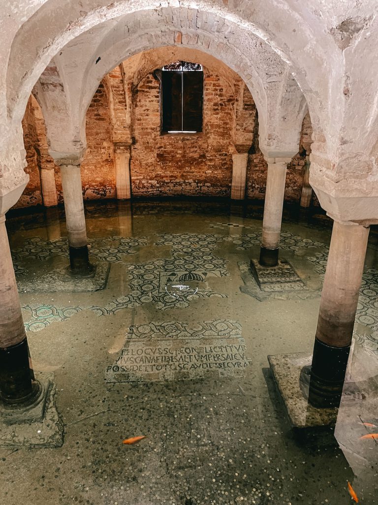 cripta basilica di san francesco - ravenna insolita