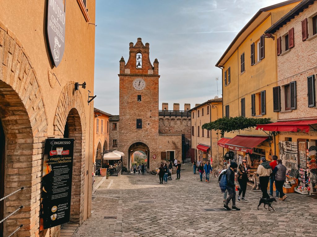 via principale di gradara