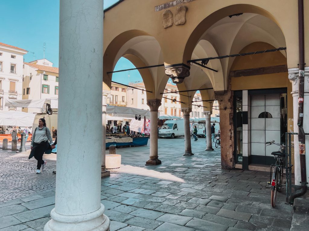 la colonna mancante al palazzo della ragione di padova