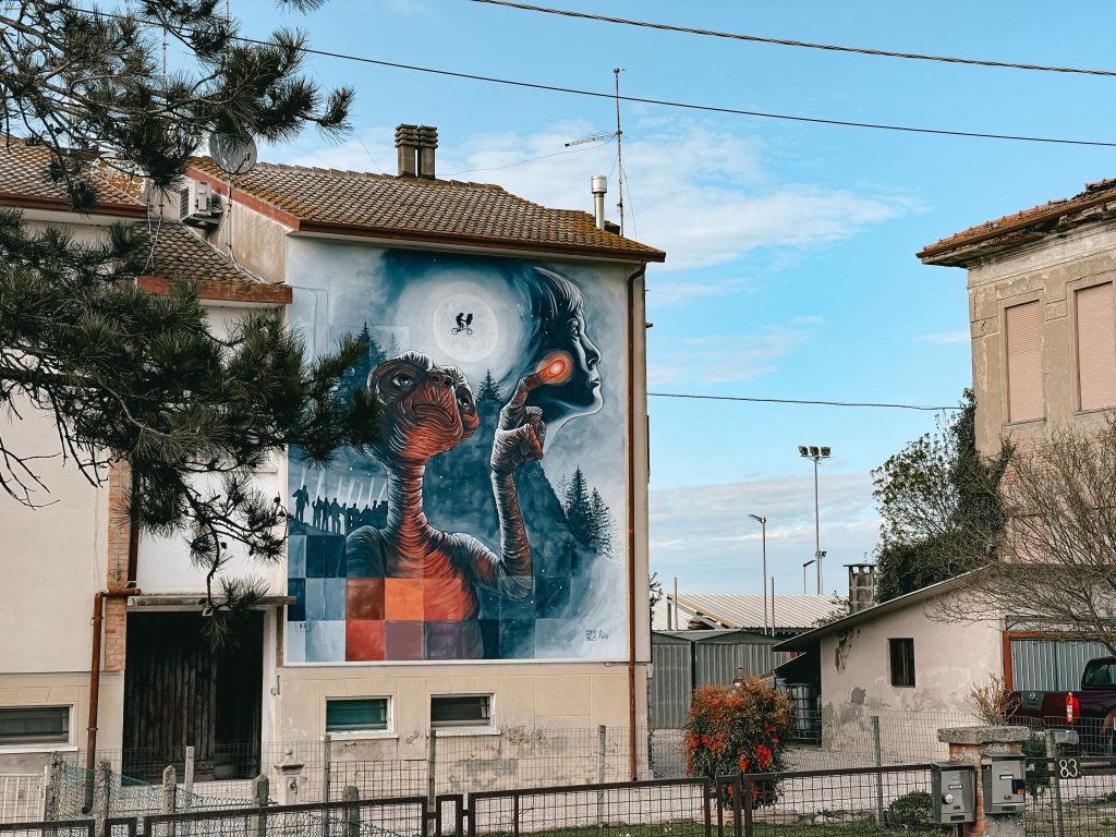 Gherardi, il villaggio del cinema e dei murales