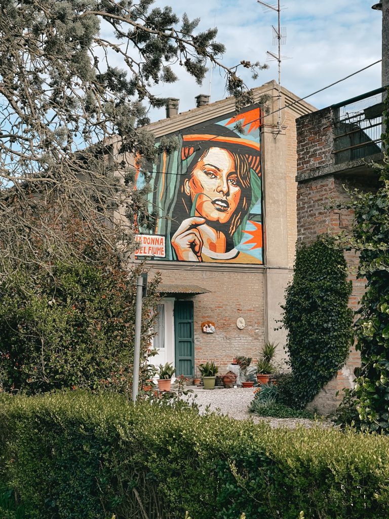 murales la donna del fiume