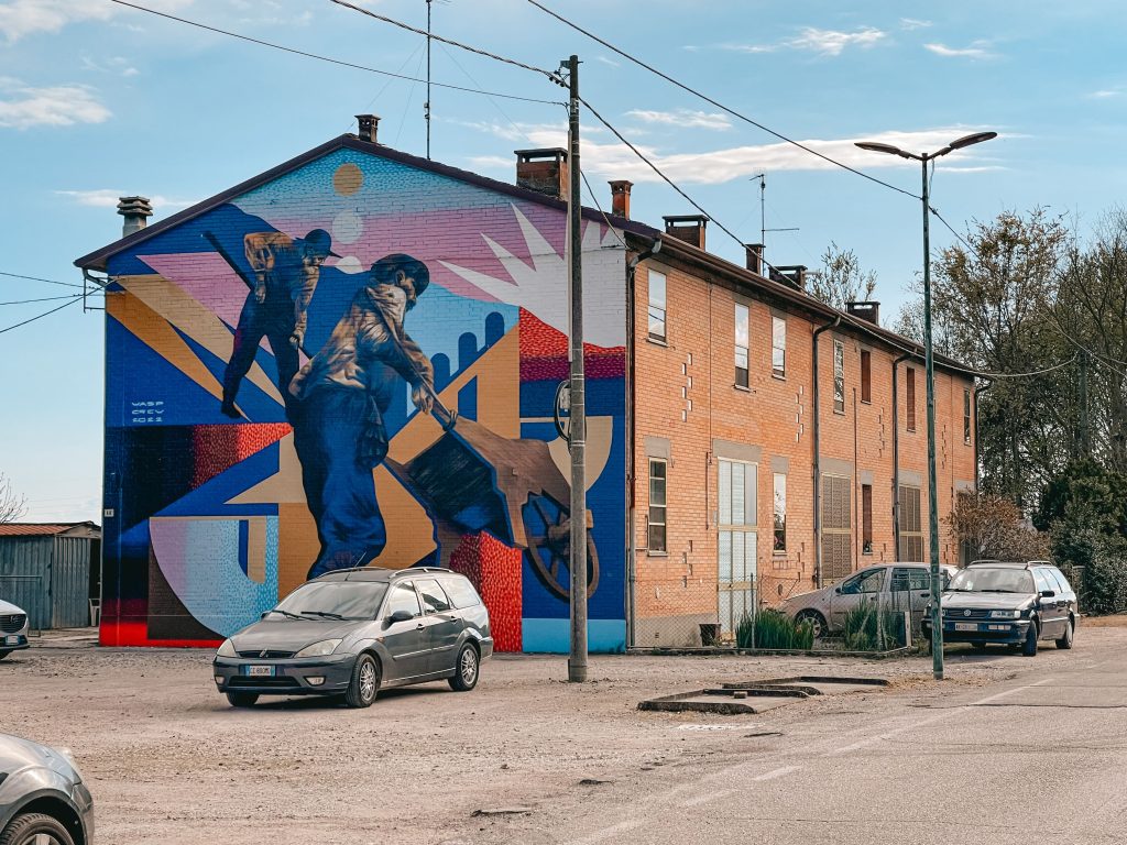 Gherardi, il villaggio del cinema e dei murales  - neve nel bicchiere