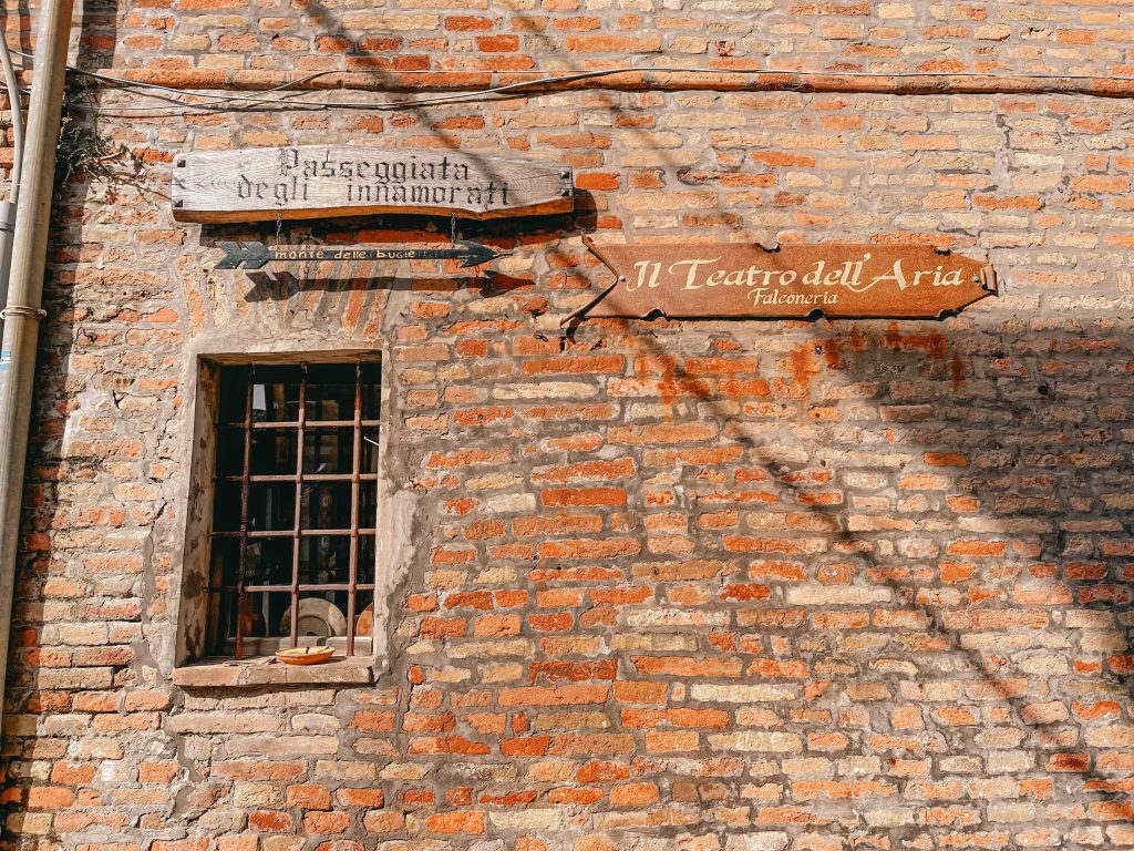 cosa fare a gradara: la passeggiata degli innamorati