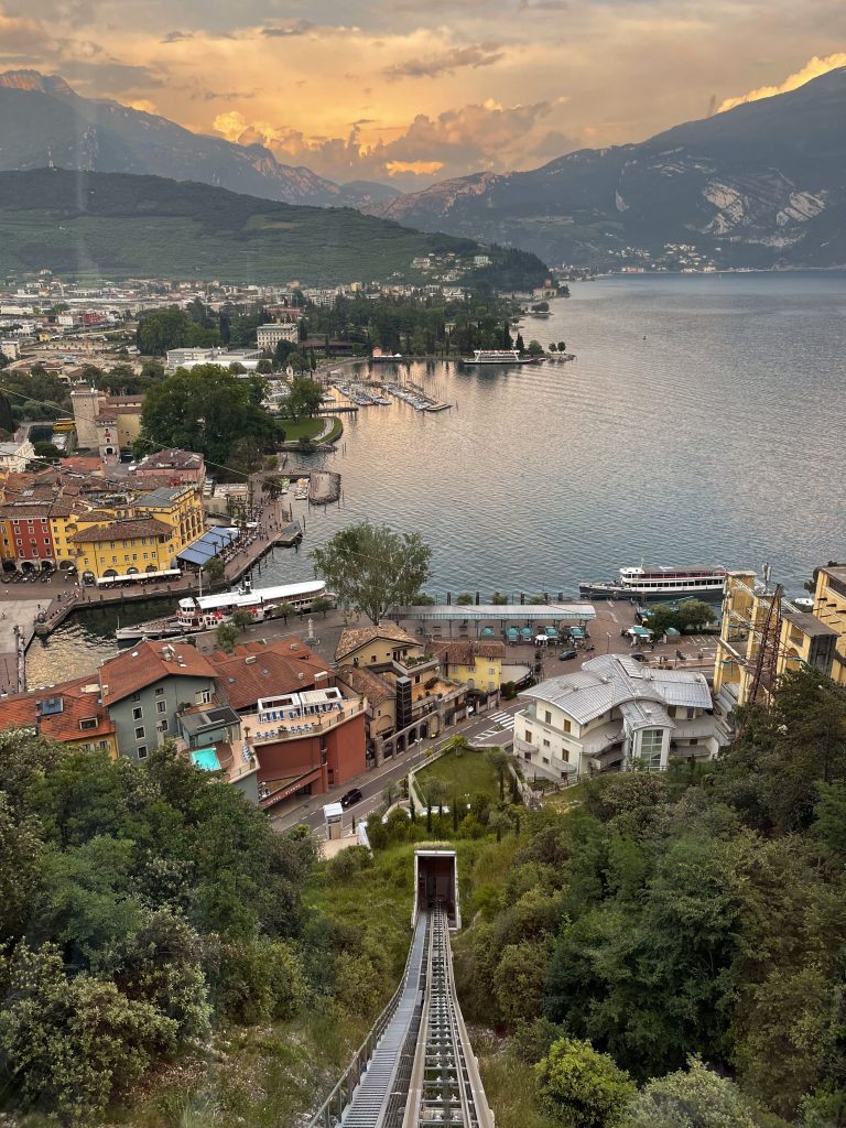 ascensore e panorama di Riva del Garda